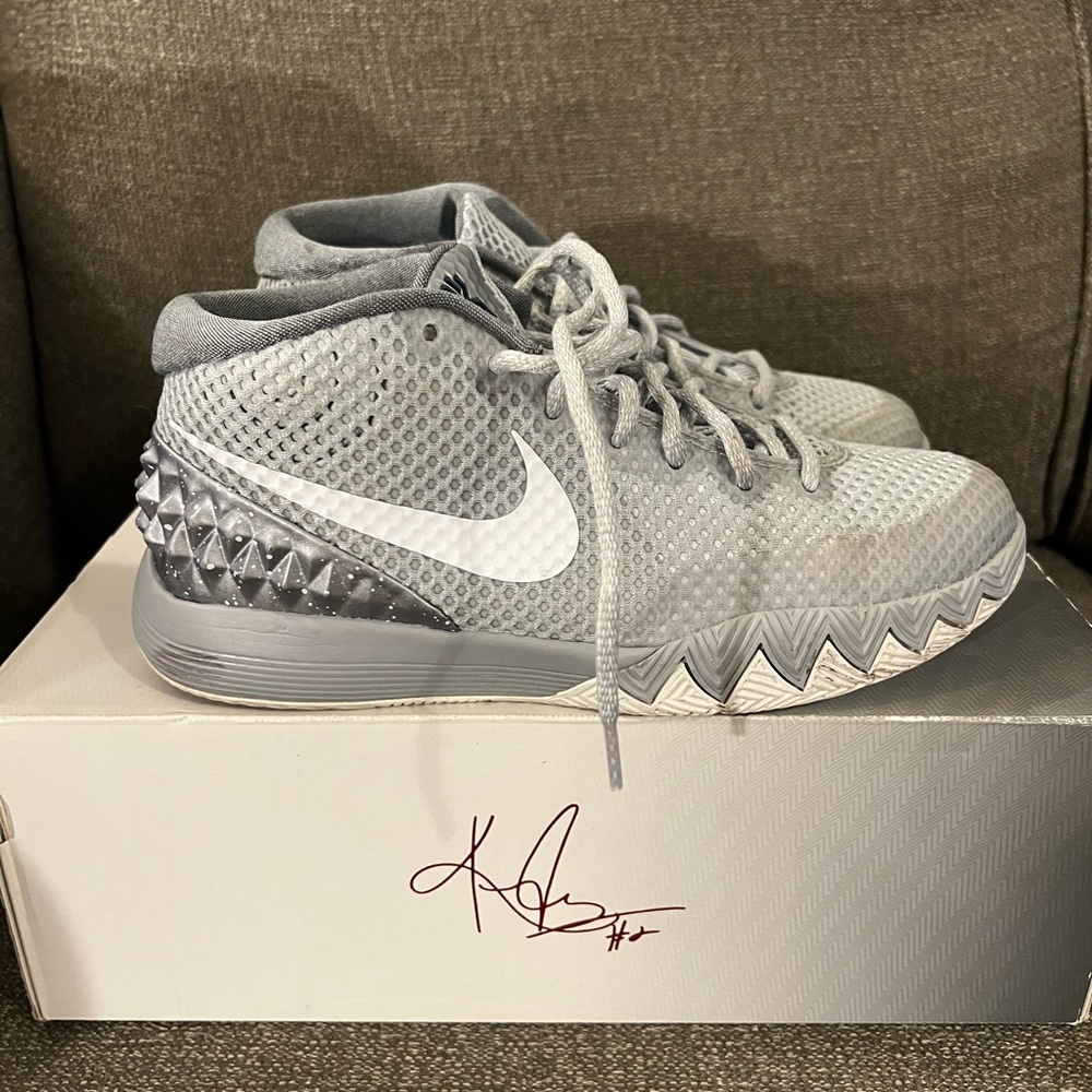 Nike Kyrie 1s